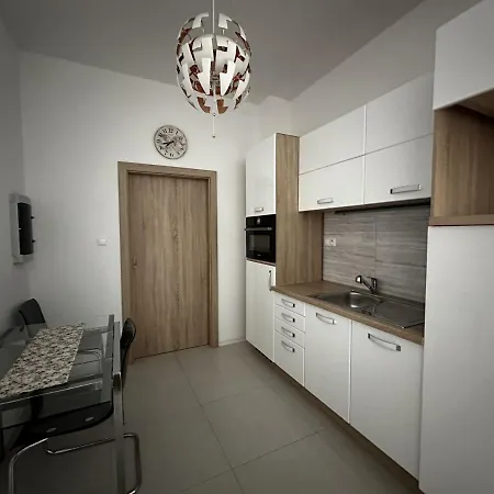 Lodenica Apartment *